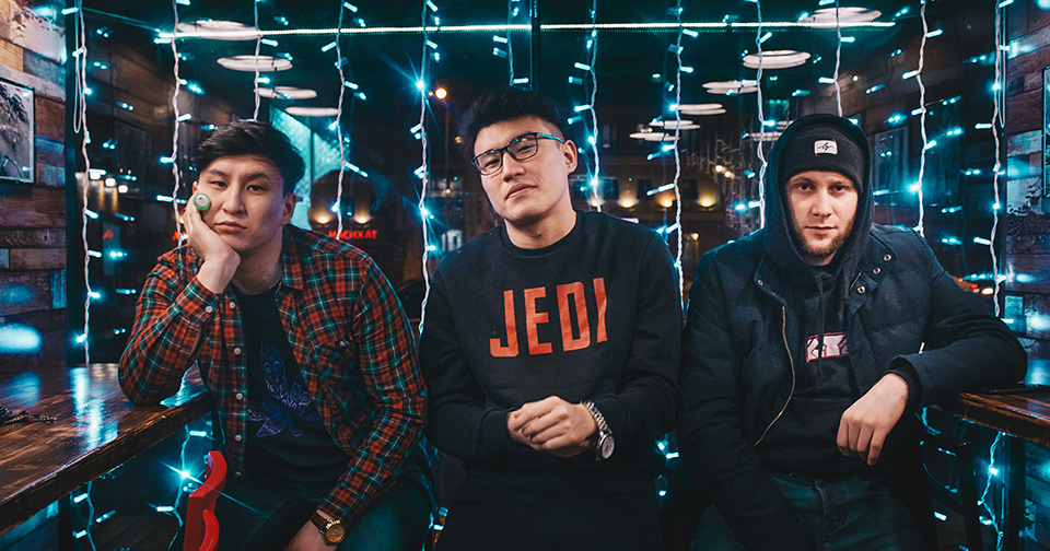 Фистинг азиялық ауырғаннан айғайлайды