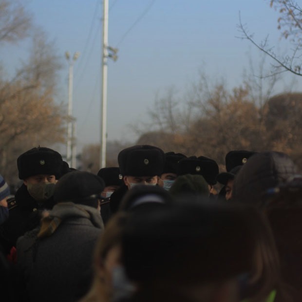Как прошел мирный митинг 10 января: Снова СОБР, обморожение и провокации — Фоторепортаж на The Village Казахстан